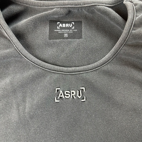 Gray Athletic Tank Top with Crew Neck and Wide Arm Openings - Picture 4 of 9